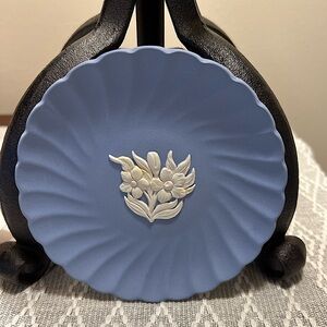 Wedgewood Fluted Classic Blue and White Jasperware Dish.